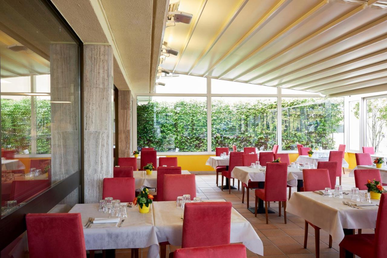 Hotel Royal Village Лімоне-суль-Гарда Екстер'єр фото