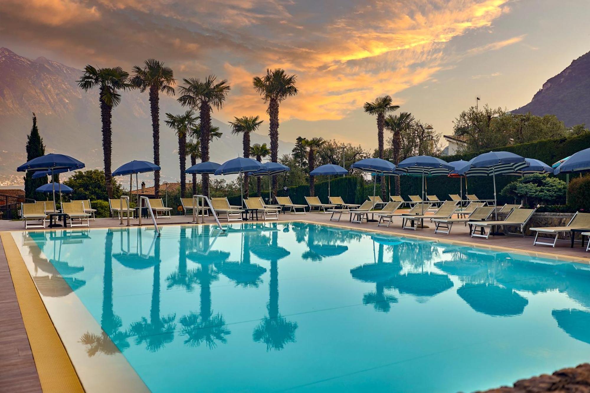 Hotel Royal Village Лімоне-суль-Гарда Екстер'єр фото