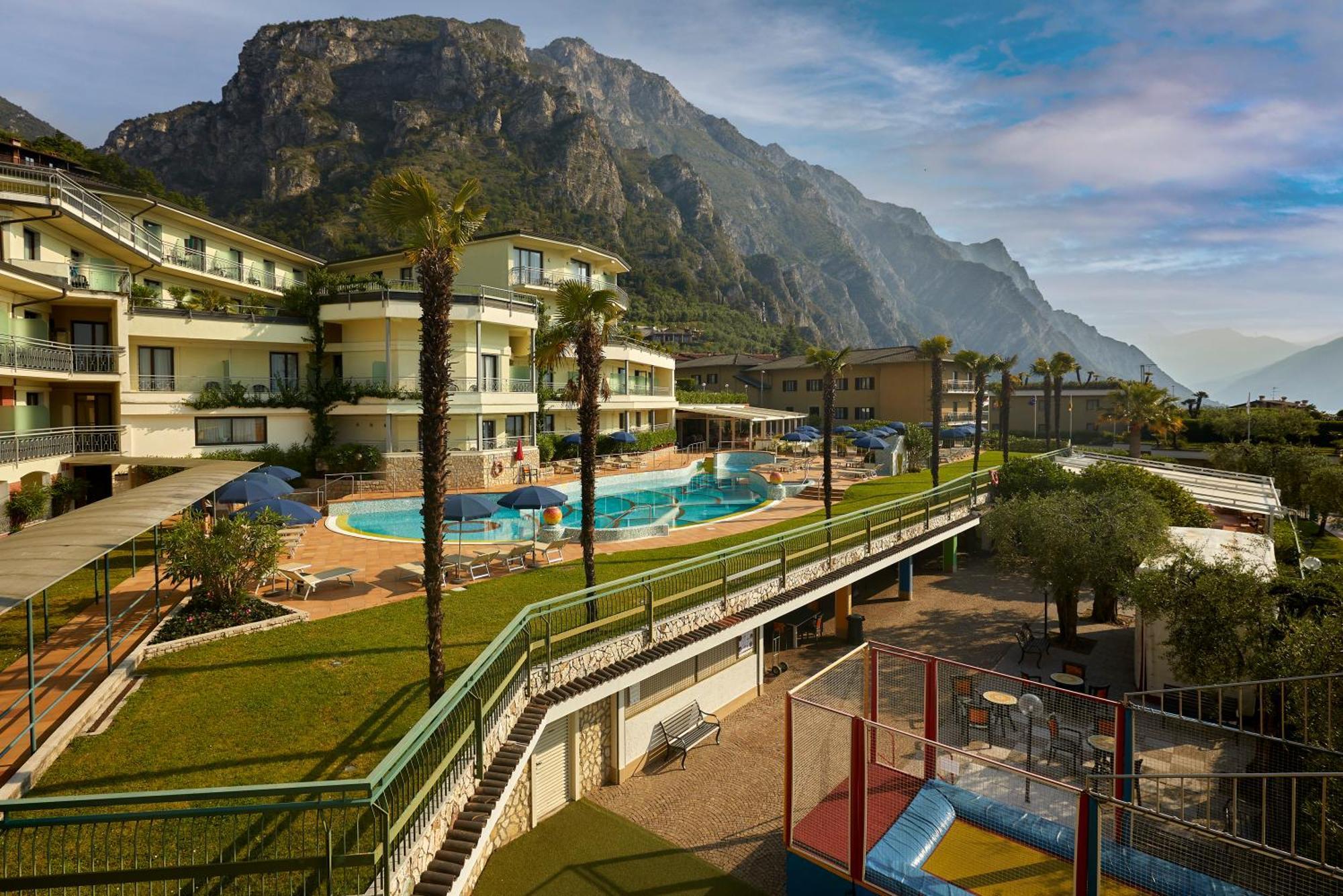 Hotel Royal Village Лімоне-суль-Гарда Екстер'єр фото