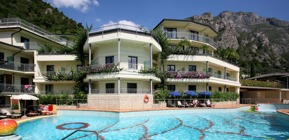 Hotel Royal Village Лімоне-суль-Гарда Екстер'єр фото