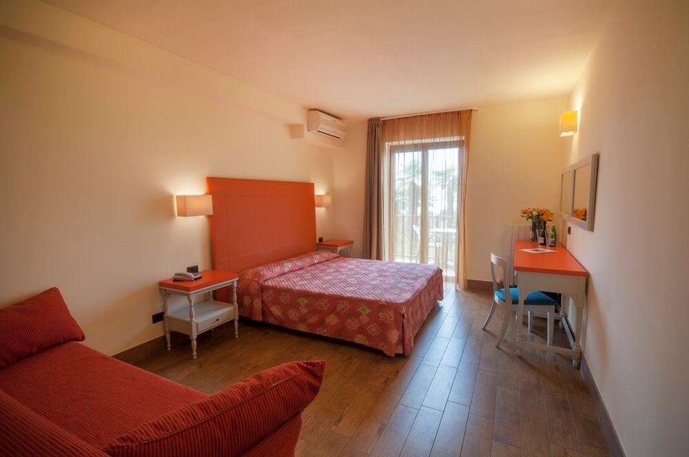 Hotel Royal Village Лімоне-суль-Гарда Екстер'єр фото