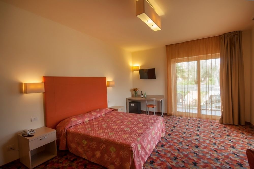 Hotel Royal Village Лімоне-суль-Гарда Екстер'єр фото
